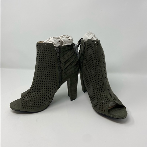 Catherine Malandrina - Picture 2 of 6